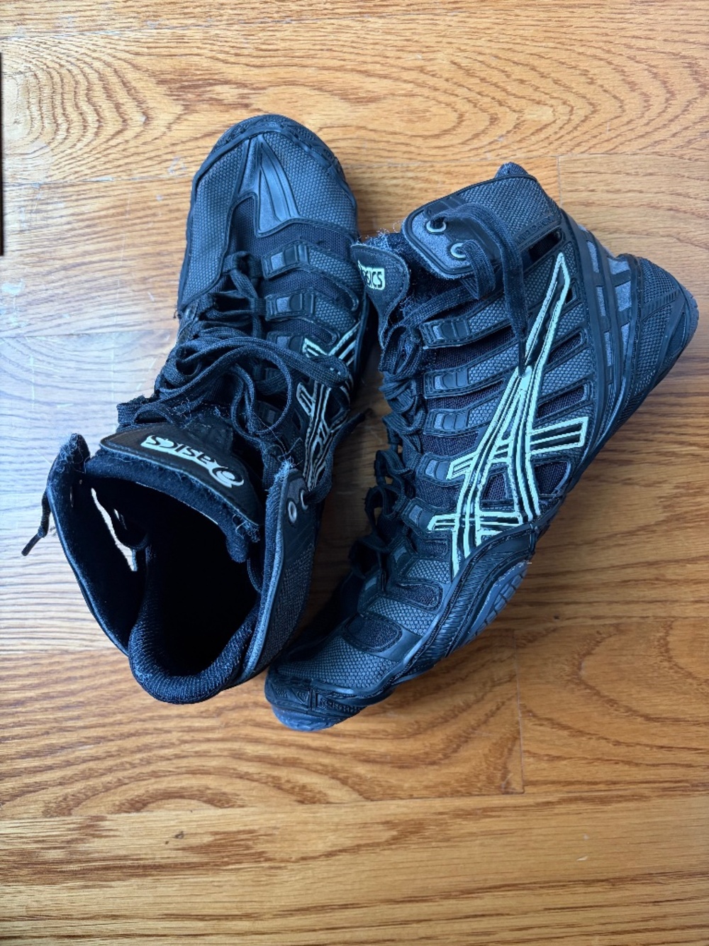 Asics Omniflex Pursuit wrestling shoe J200Y size 8.5 black white
